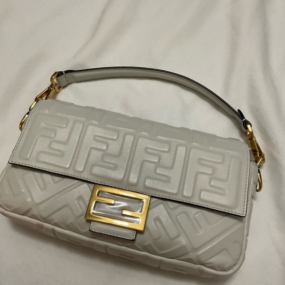Fendi beige baguette Leather Shoulder Bag - Picture 2 of 8